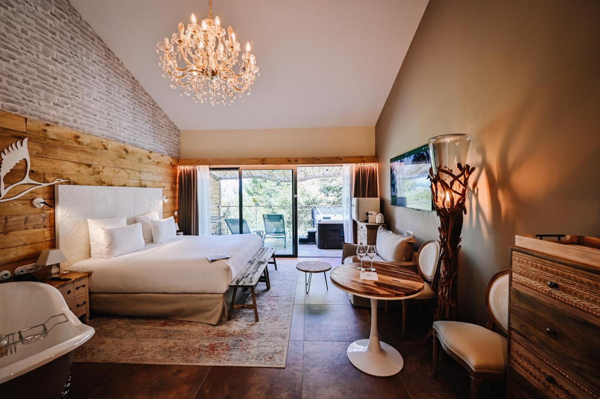 Le Hameau Des Pesquiers Ecolodge & Spa, Curio Collection By Hilton Hyeres Exterior photo Deluxe room