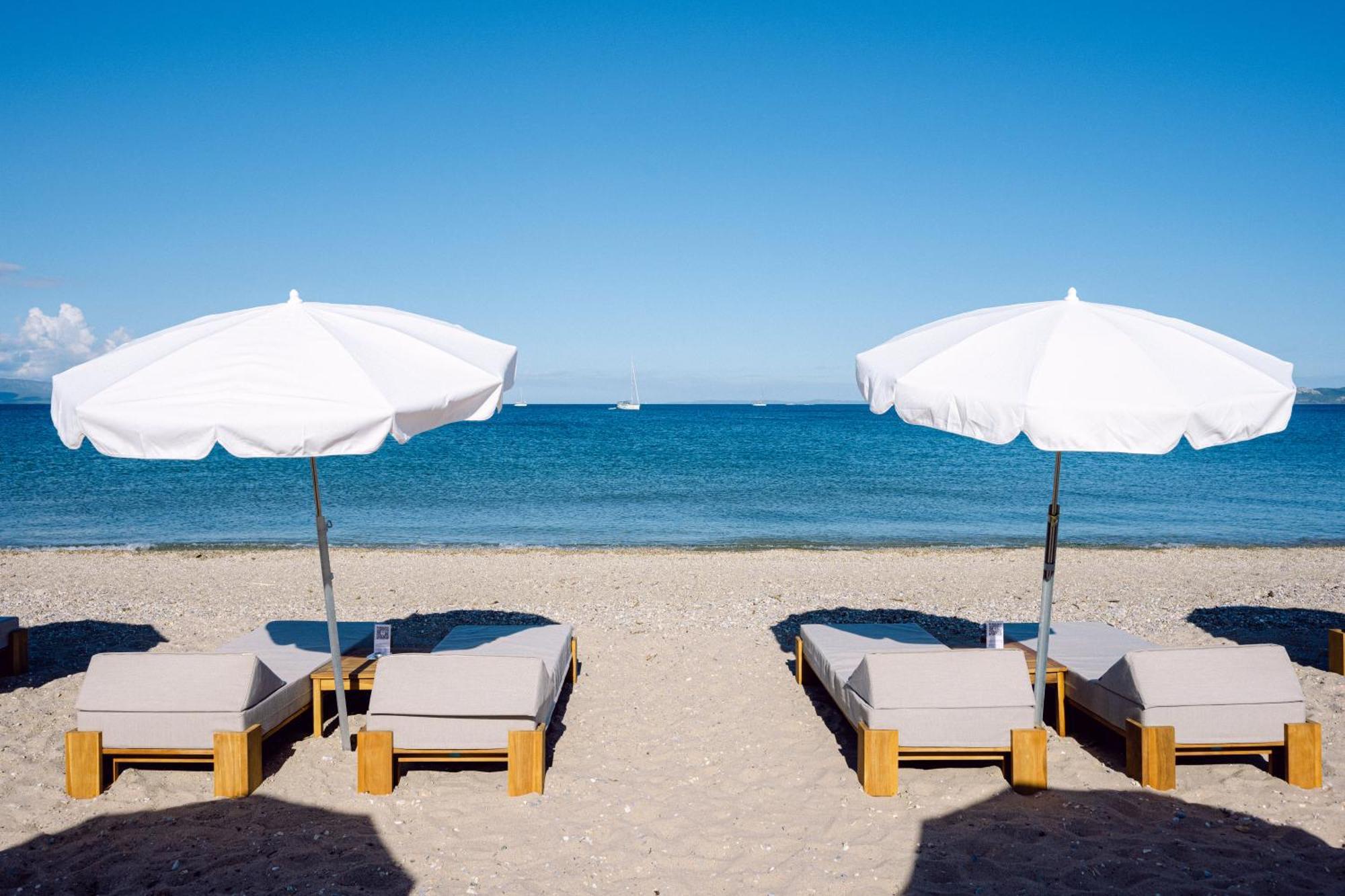 Le Hameau Des Pesquiers Ecolodge & Spa, Curio Collection By Hilton Hyeres Exterior photo Beach in Marbella