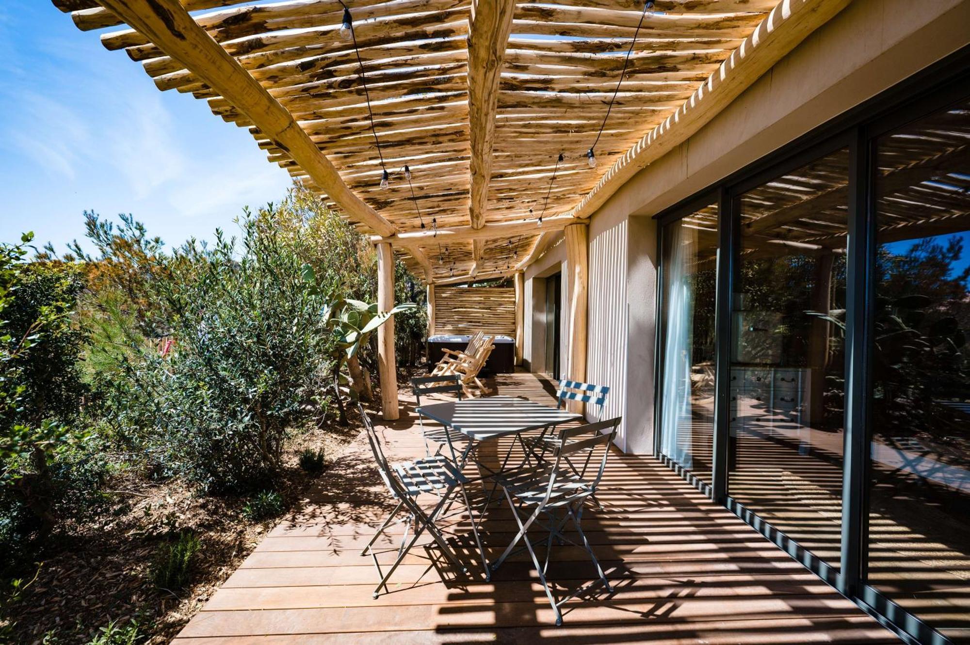 Le Hameau Des Pesquiers Ecolodge & Spa, Curio Collection By Hilton Hyeres Exterior photo