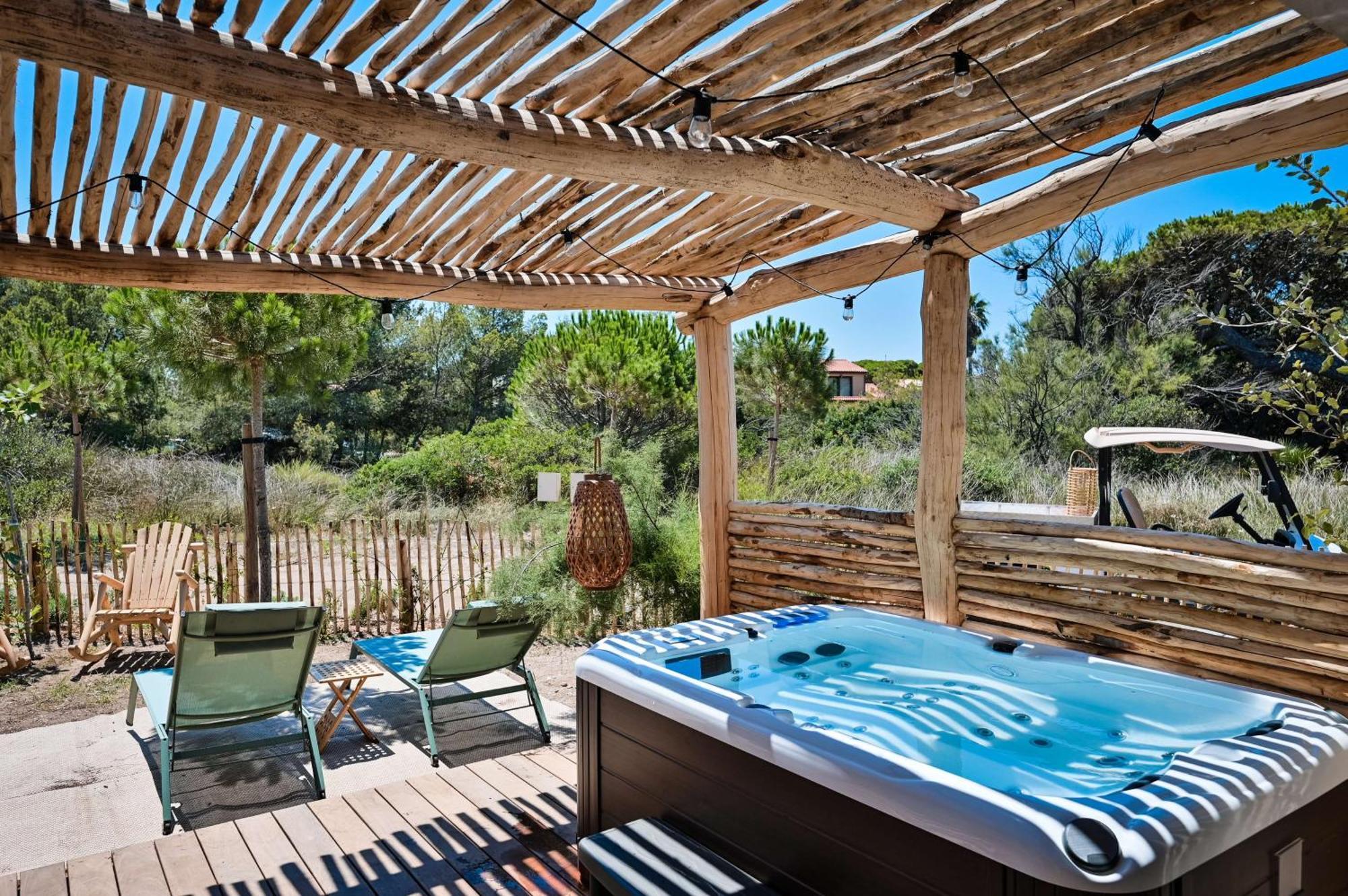 Le Hameau Des Pesquiers Ecolodge & Spa, Curio Collection By Hilton Hyeres Exterior photo