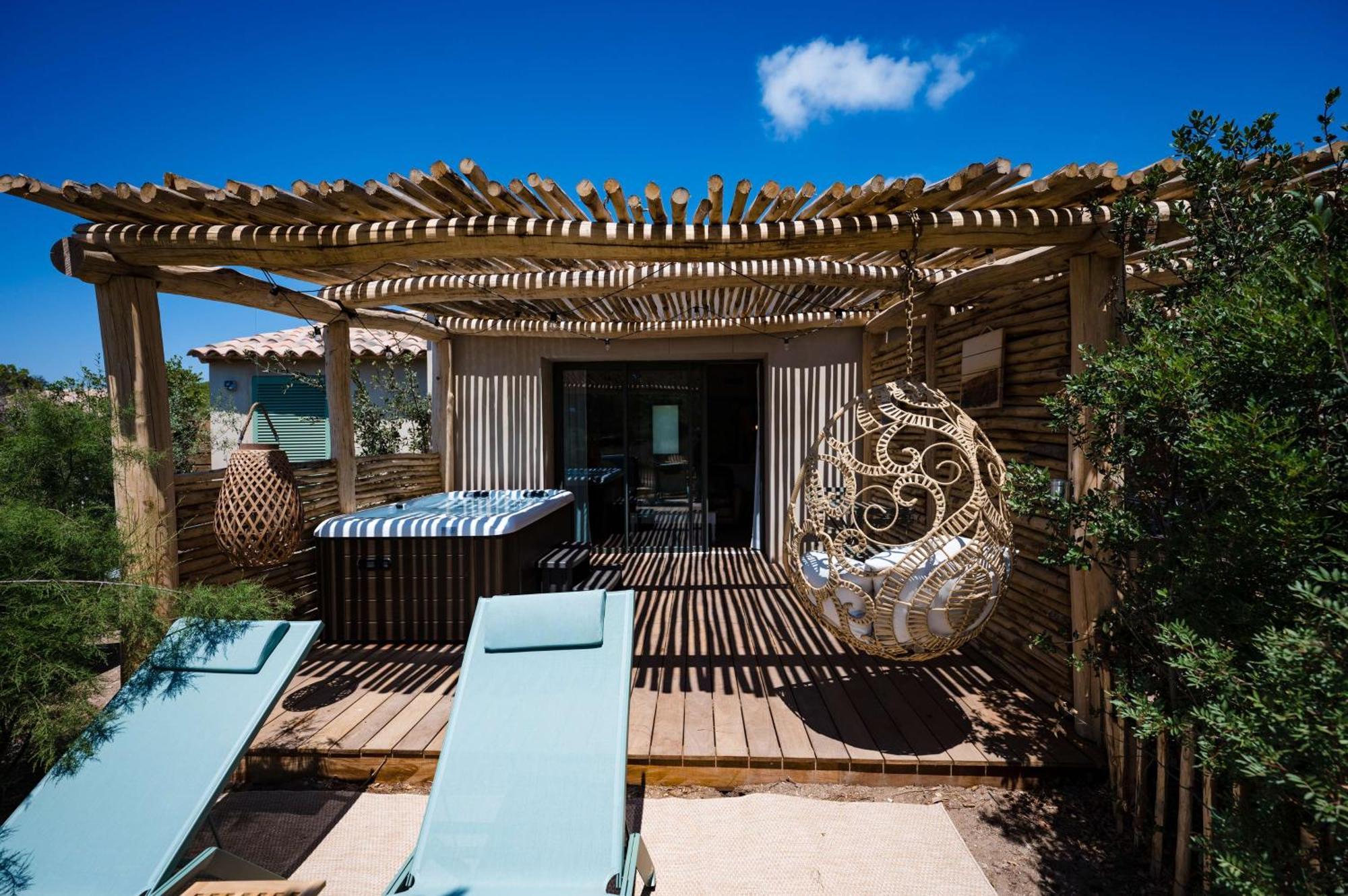 Le Hameau Des Pesquiers Ecolodge & Spa, Curio Collection By Hilton Hyeres Exterior photo