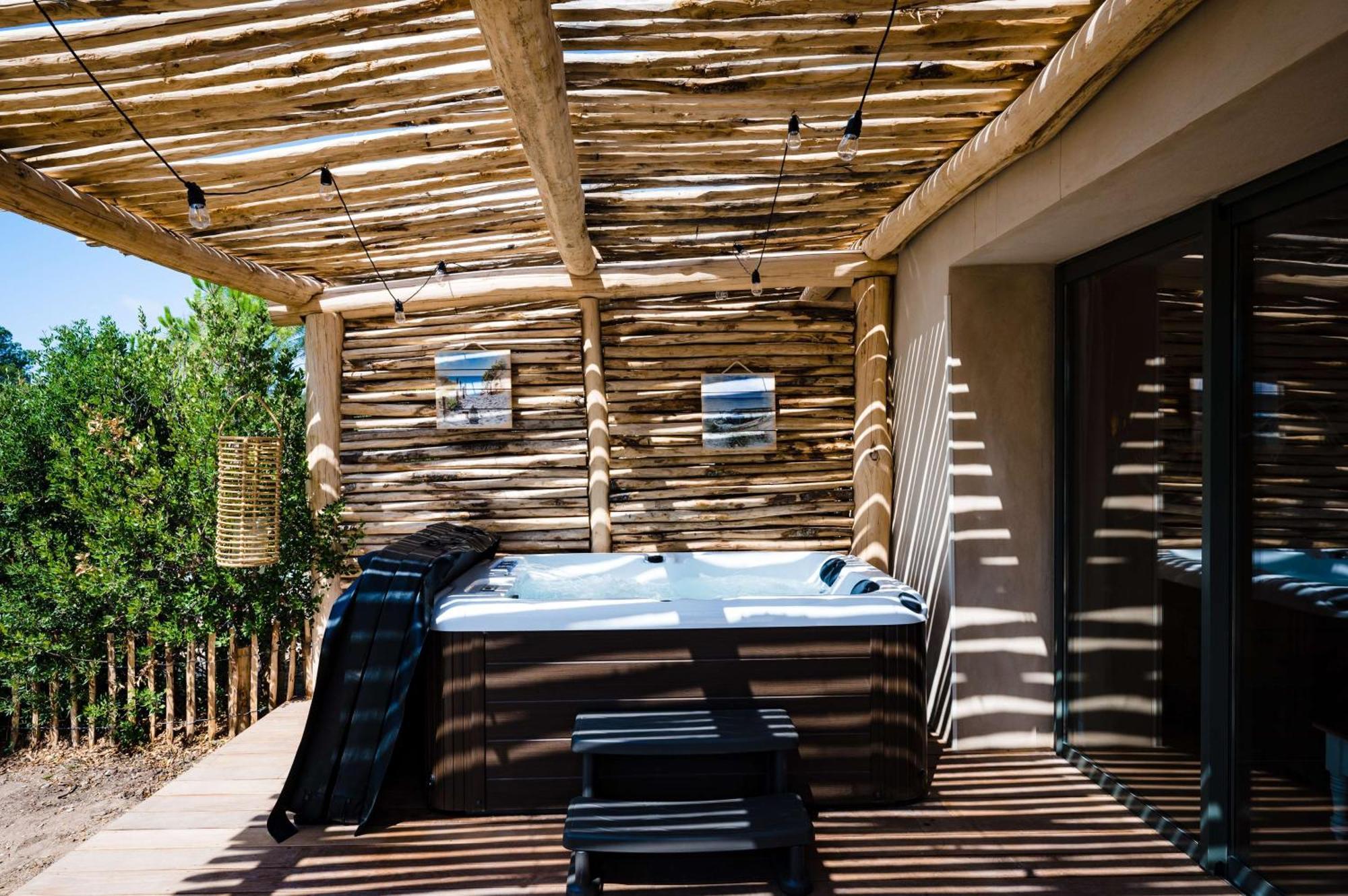 Le Hameau Des Pesquiers Ecolodge & Spa, Curio Collection By Hilton Hyeres Exterior photo