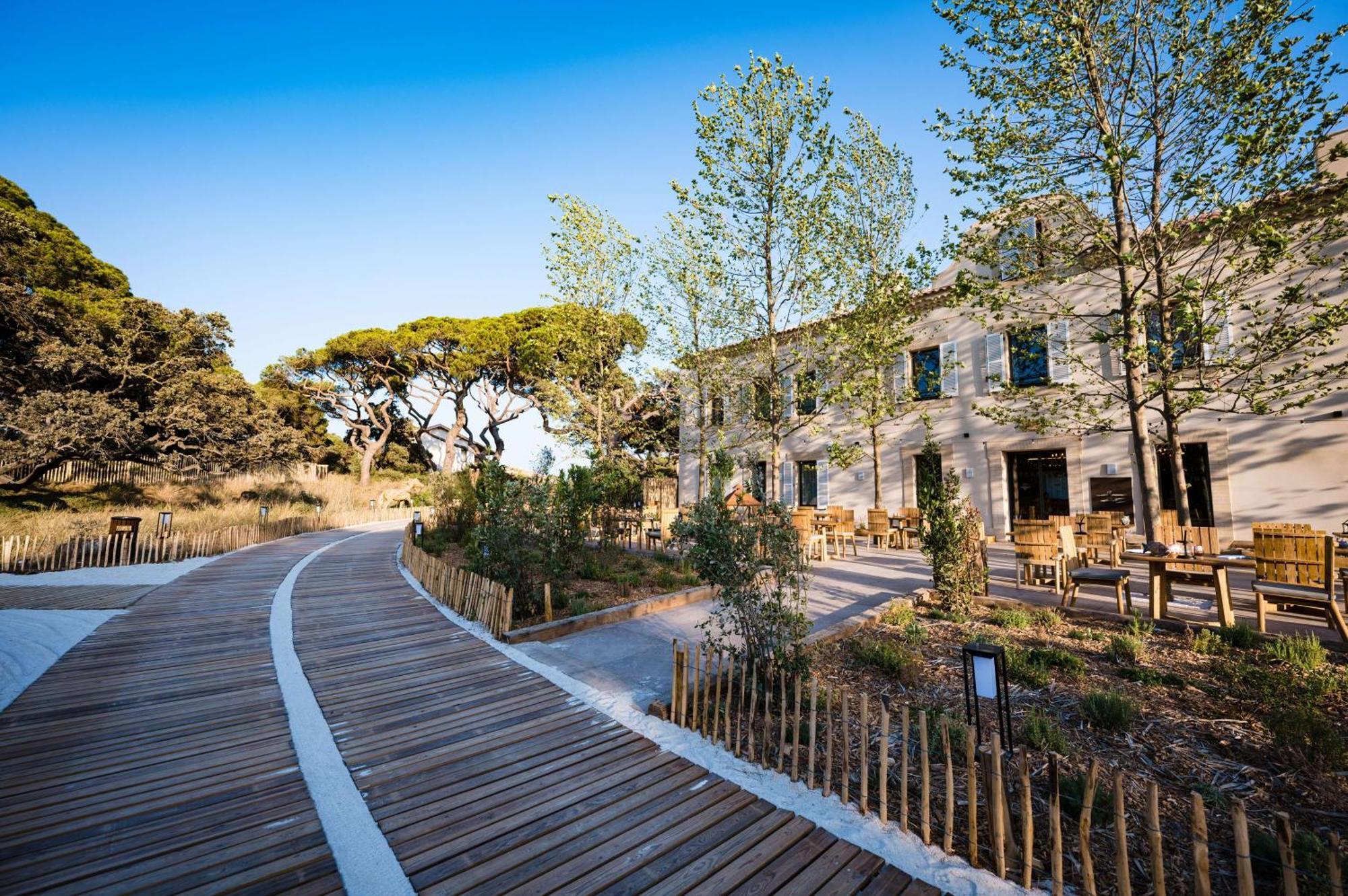 Le Hameau Des Pesquiers Ecolodge & Spa, Curio Collection By Hilton Hyeres Exterior photo