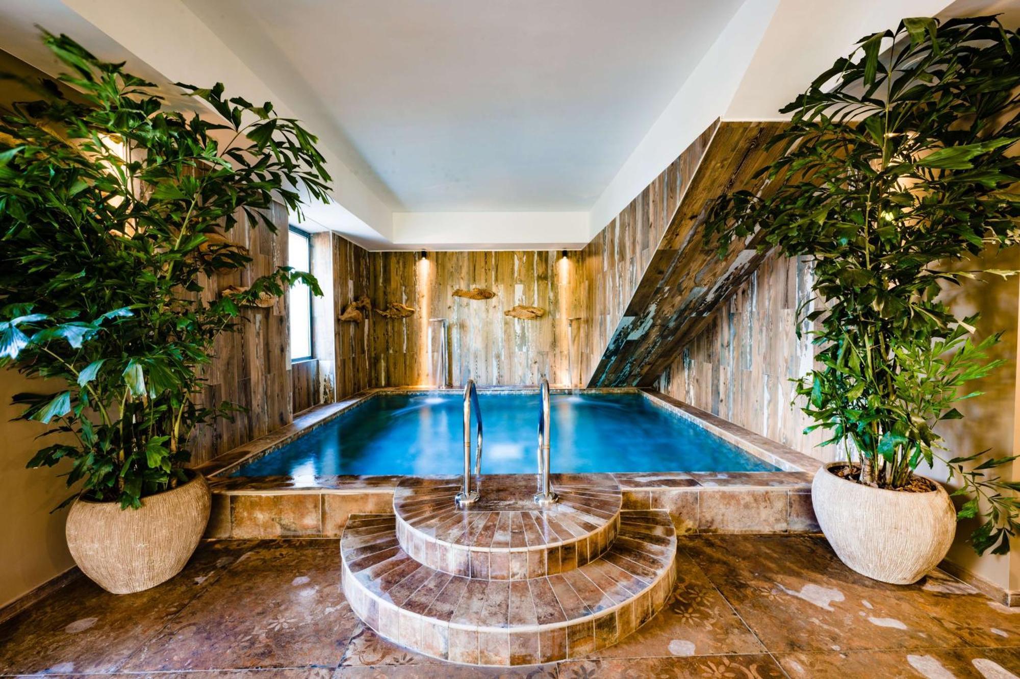 Le Hameau Des Pesquiers Ecolodge & Spa, Curio Collection By Hilton Hyeres Exterior photo
