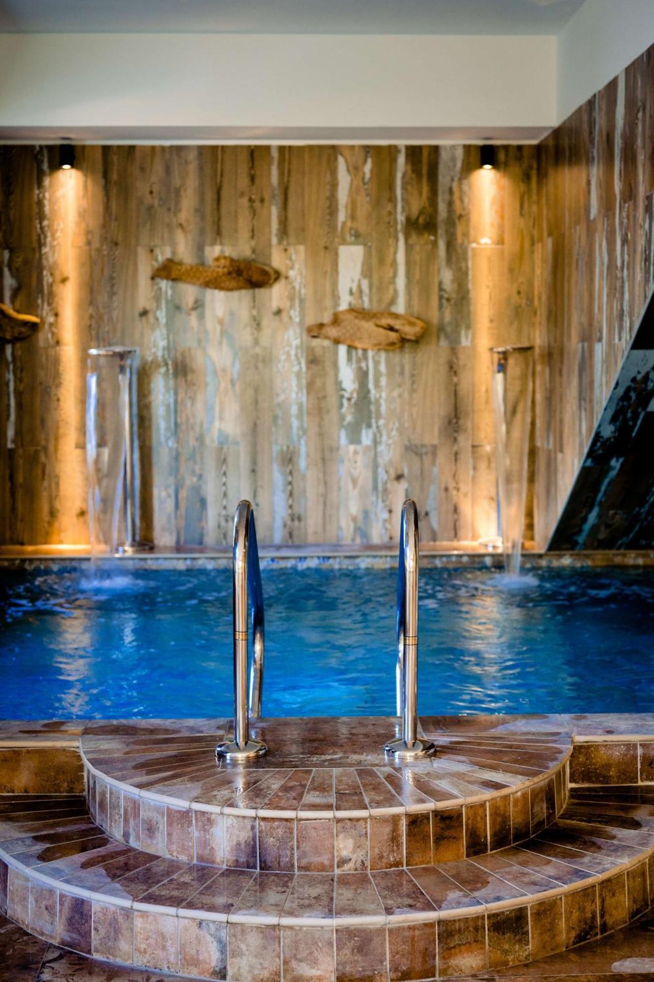 Le Hameau Des Pesquiers Ecolodge & Spa, Curio Collection By Hilton Hyeres Exterior photo
