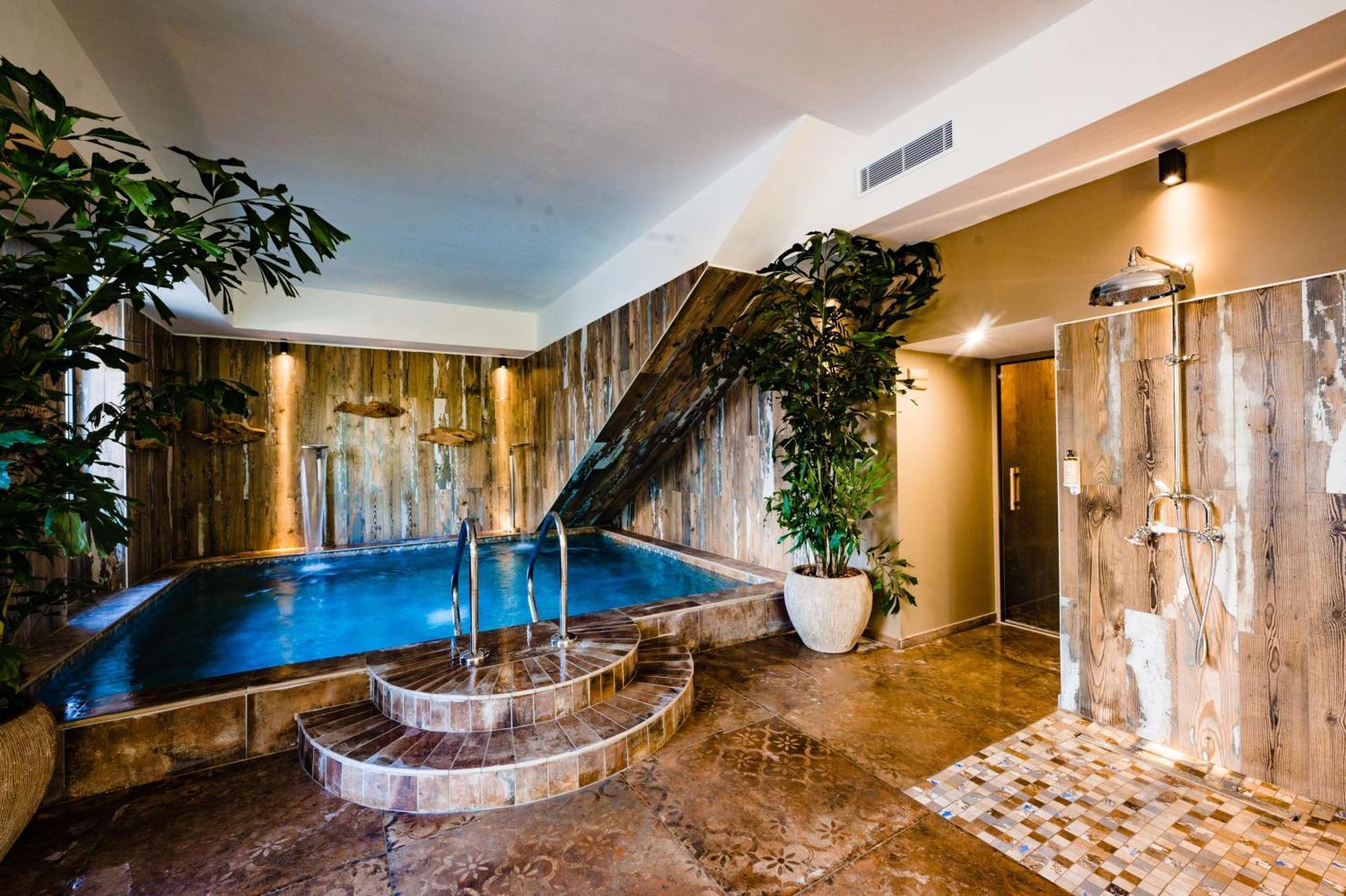 Le Hameau Des Pesquiers Ecolodge & Spa, Curio Collection By Hilton Hyeres Exterior photo