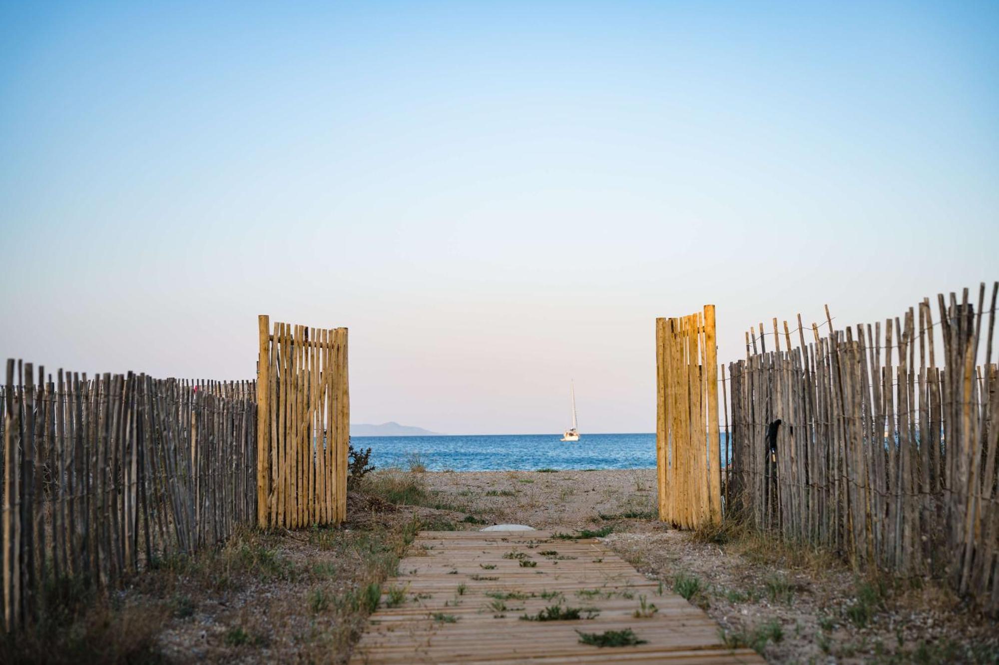 Le Hameau Des Pesquiers Ecolodge & Spa, Curio Collection By Hilton Hyeres Exterior photo