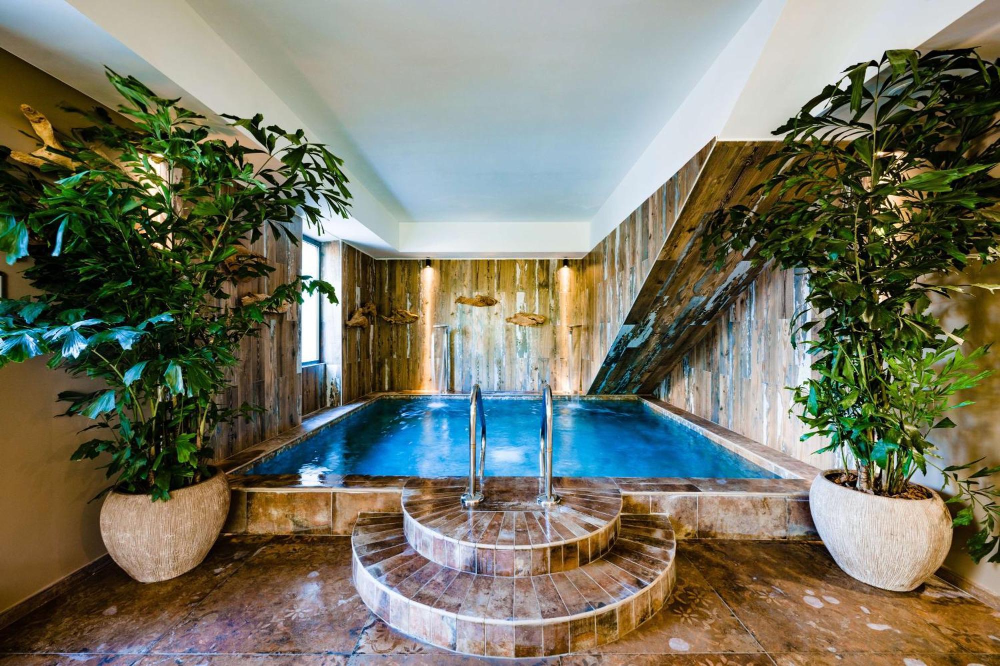 Le Hameau Des Pesquiers Ecolodge & Spa, Curio Collection By Hilton Hyeres Exterior photo