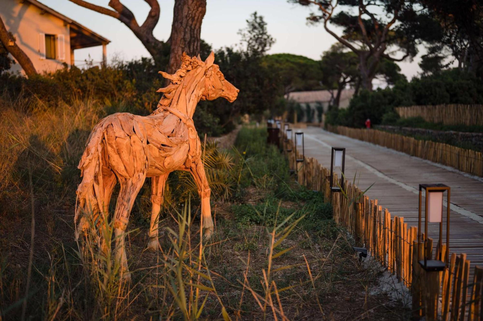 Le Hameau Des Pesquiers Ecolodge & Spa, Curio Collection By Hilton Hyeres Exterior photo