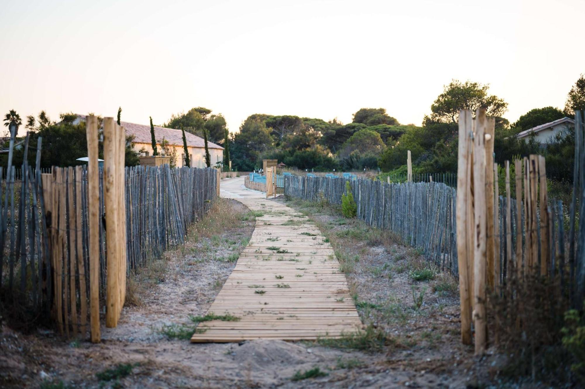 Le Hameau Des Pesquiers Ecolodge & Spa, Curio Collection By Hilton Hyeres Exterior photo