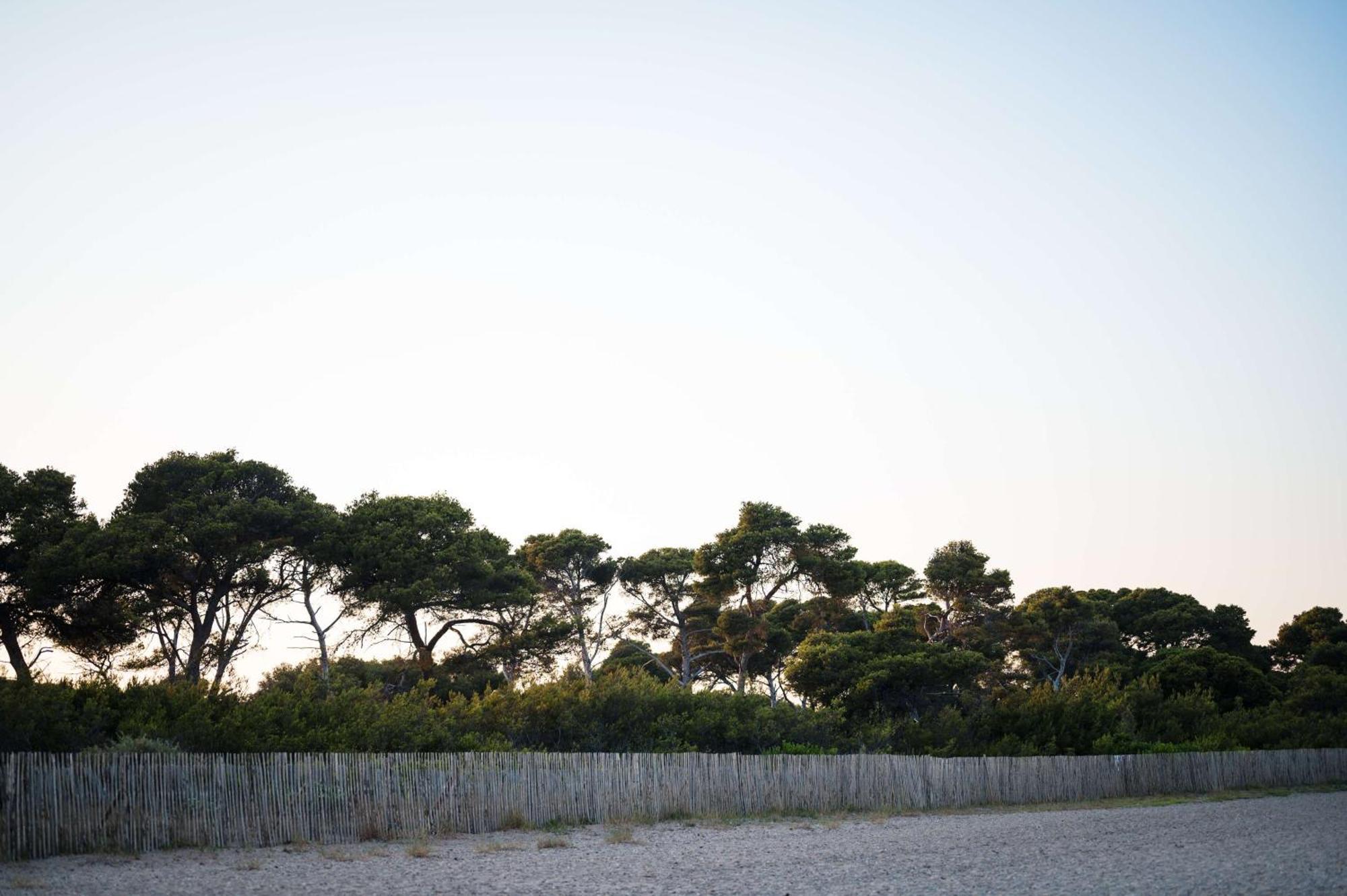 Le Hameau Des Pesquiers Ecolodge & Spa, Curio Collection By Hilton Hyeres Exterior photo