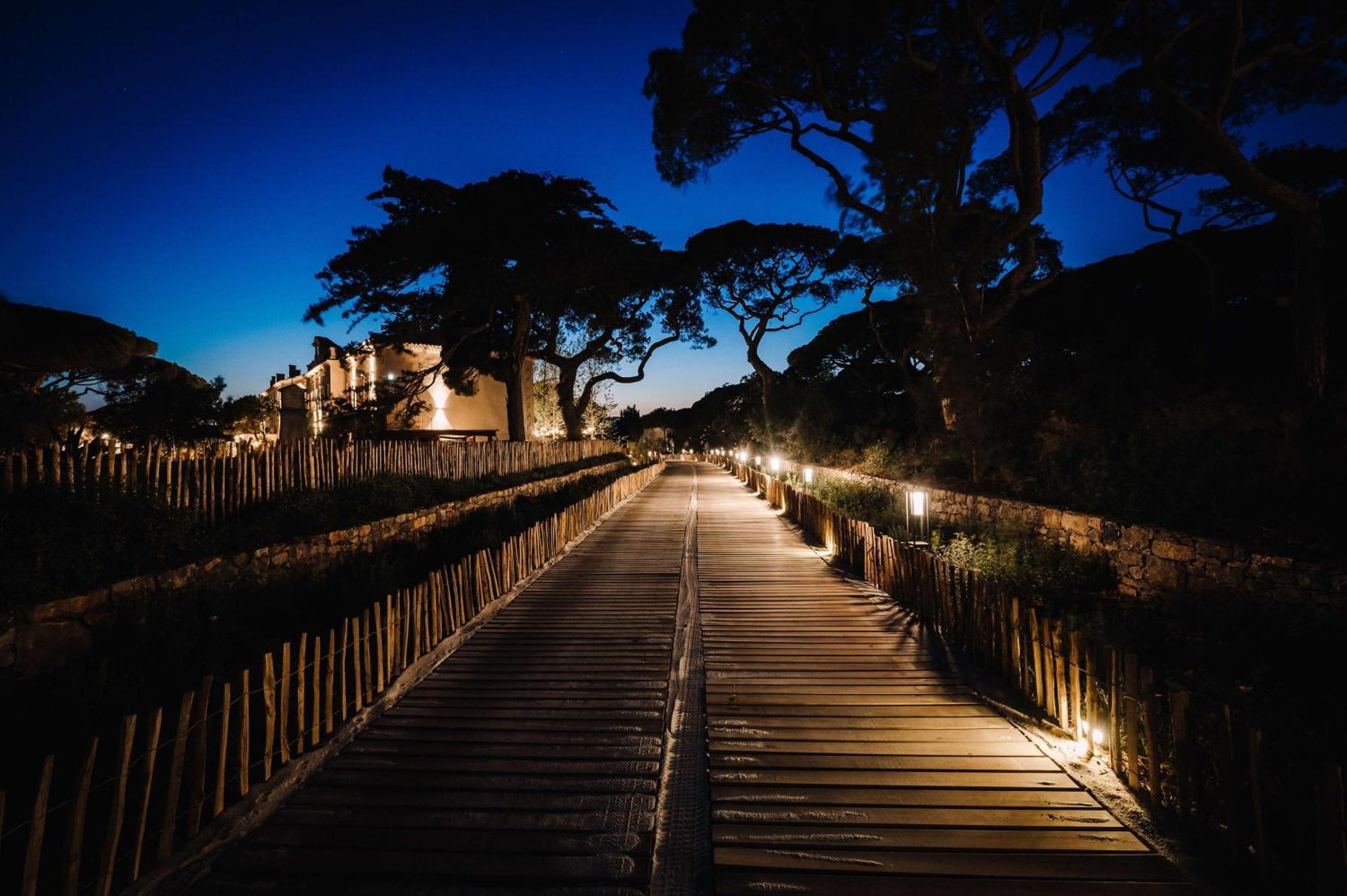 Le Hameau Des Pesquiers Ecolodge & Spa, Curio Collection By Hilton Hyeres Exterior photo