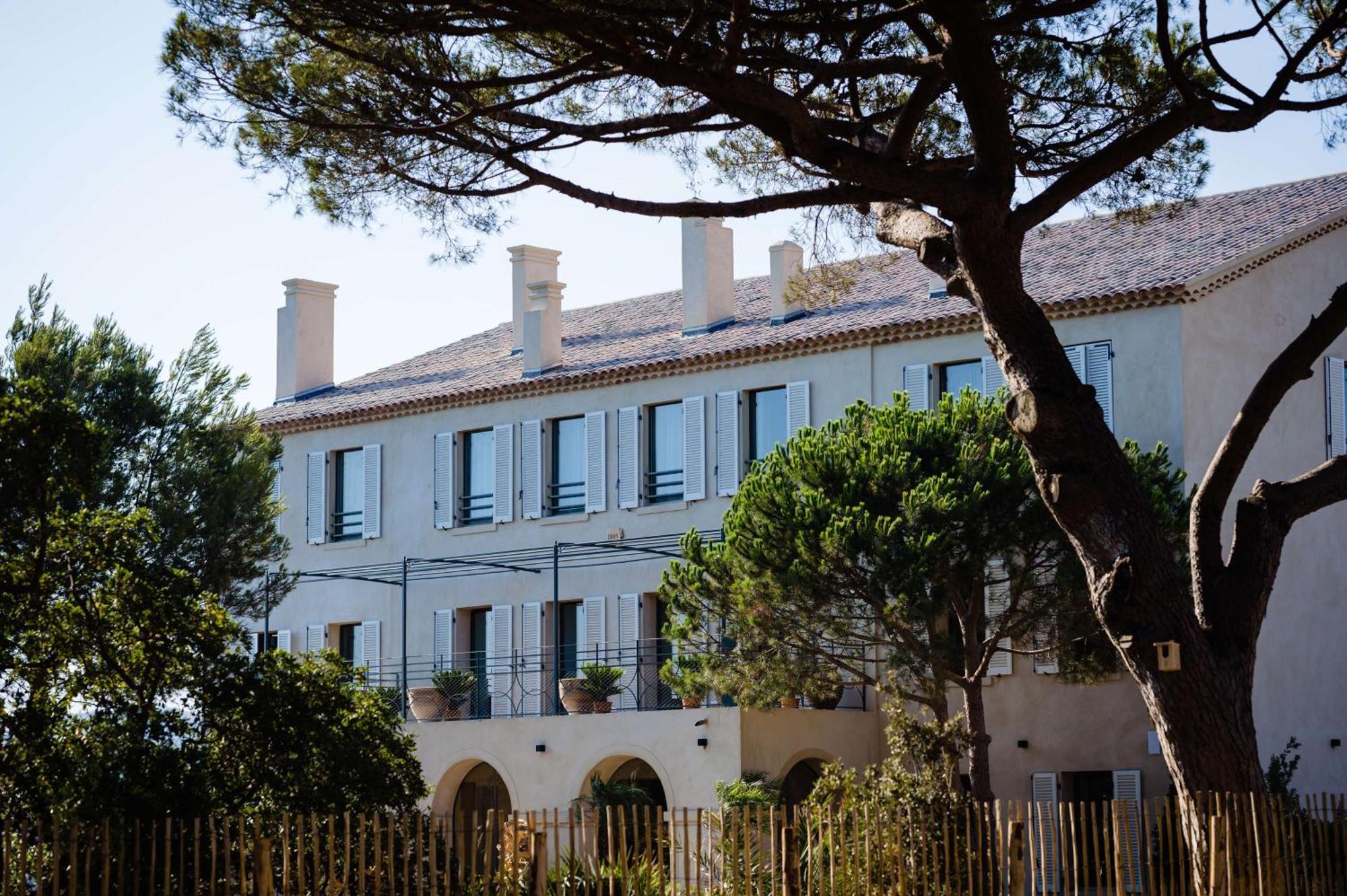 Le Hameau Des Pesquiers Ecolodge & Spa, Curio Collection By Hilton Hyeres Exterior photo