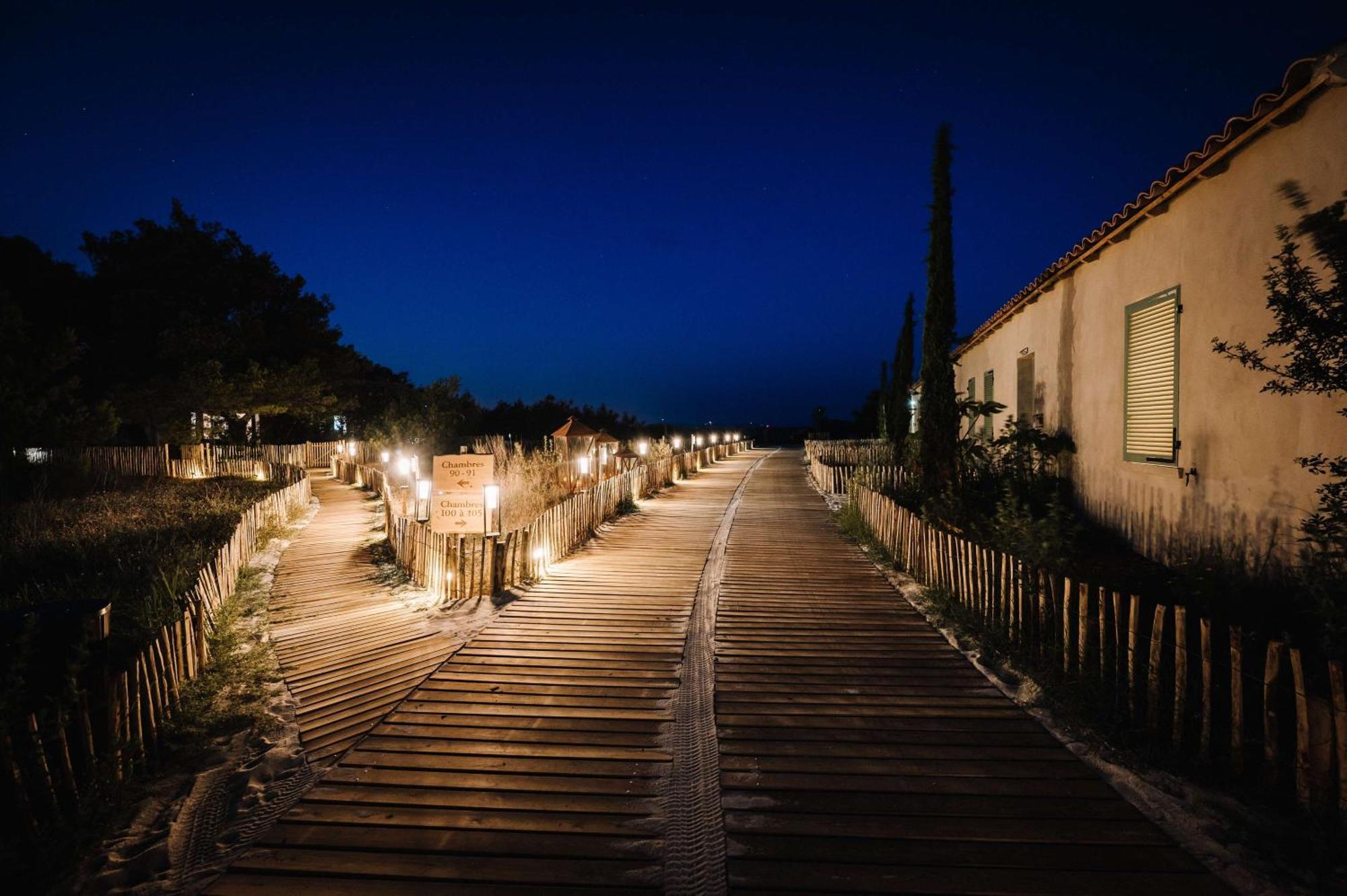 Le Hameau Des Pesquiers Ecolodge & Spa, Curio Collection By Hilton Hyeres Exterior photo