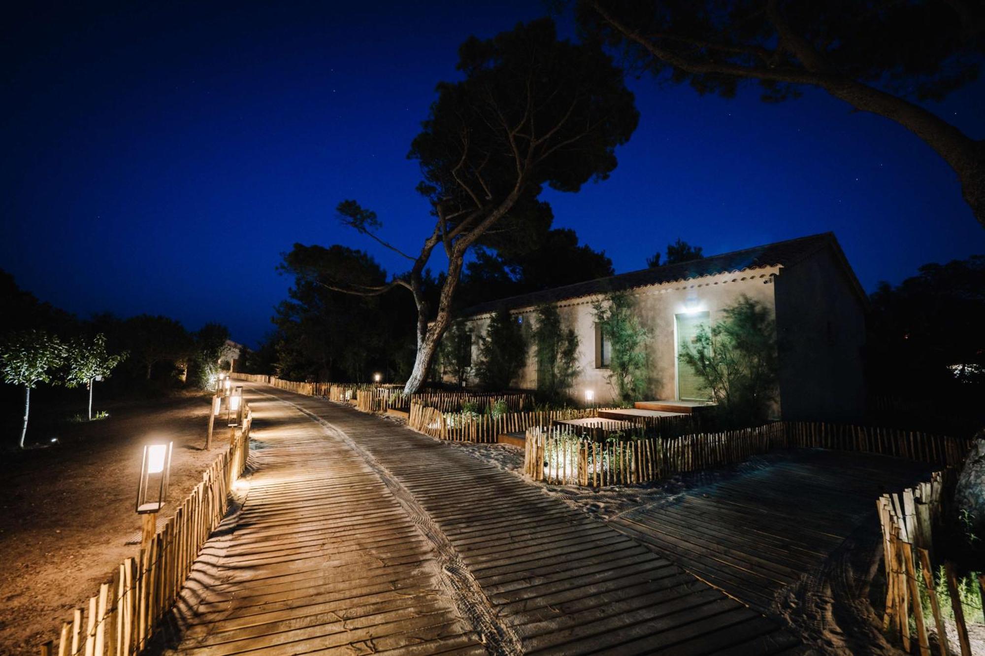 Le Hameau Des Pesquiers Ecolodge & Spa, Curio Collection By Hilton Hyeres Exterior photo