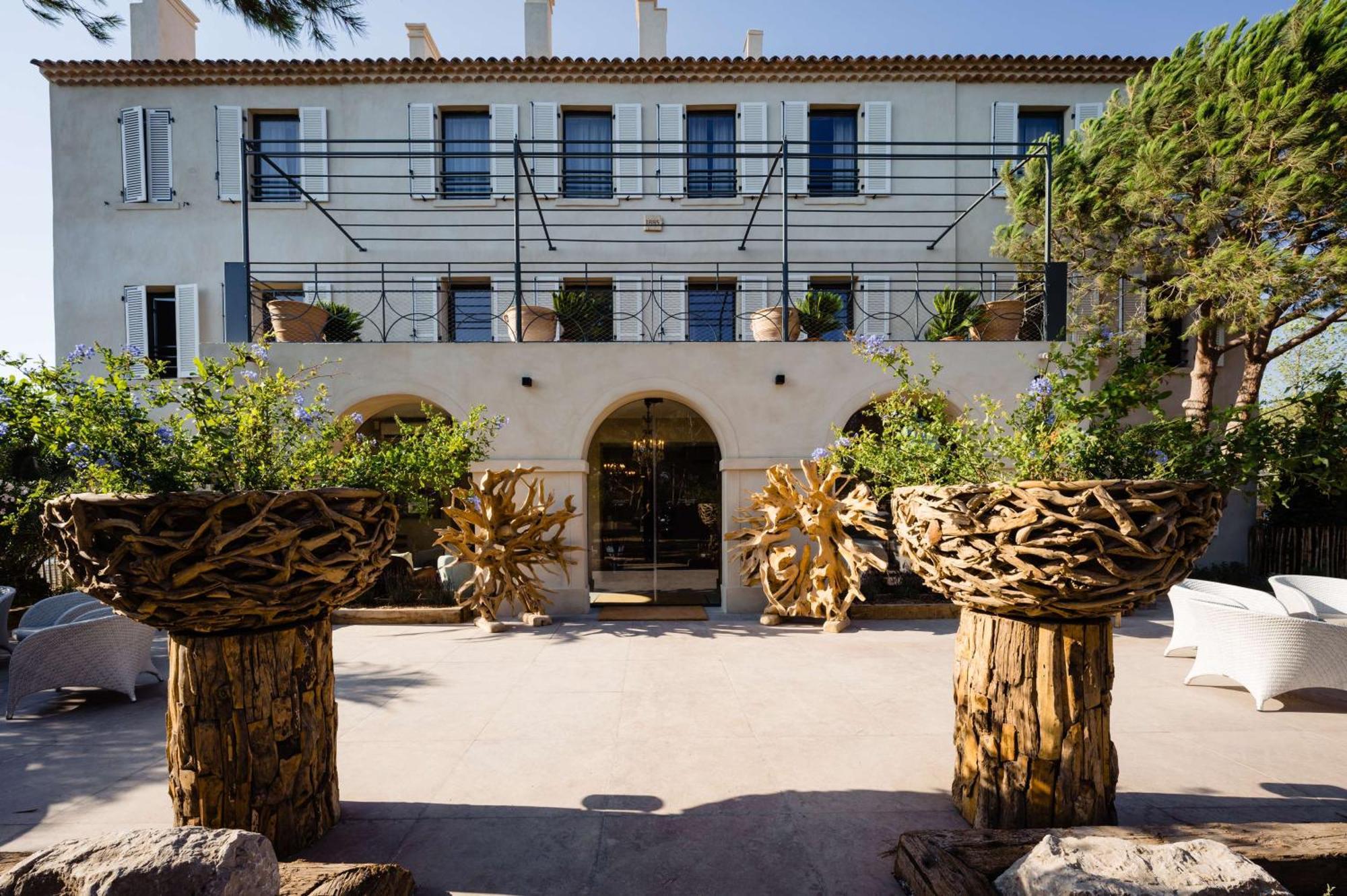 Le Hameau Des Pesquiers Ecolodge & Spa, Curio Collection By Hilton Hyeres Exterior photo