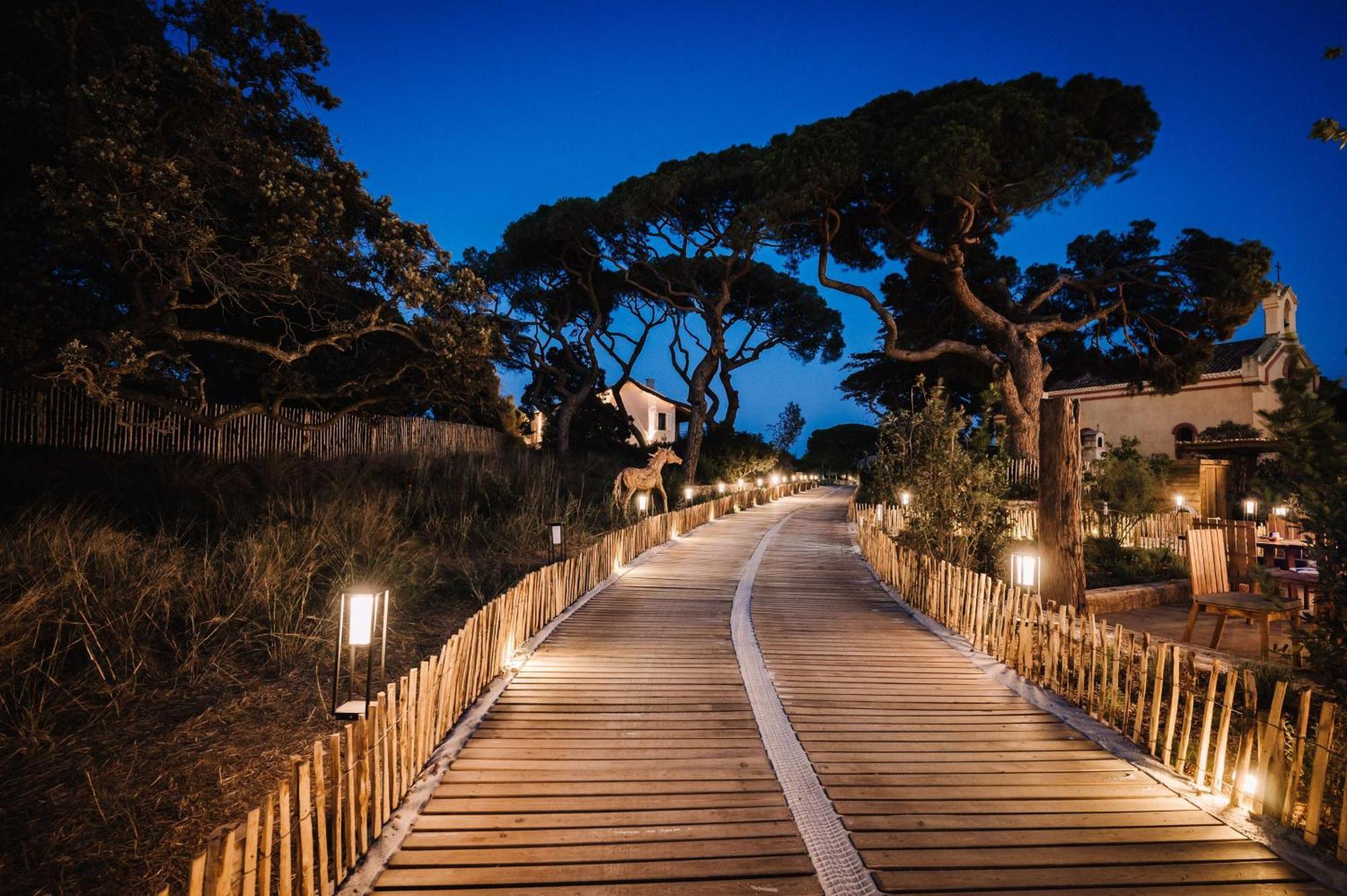 Le Hameau Des Pesquiers Ecolodge & Spa, Curio Collection By Hilton Hyeres Exterior photo